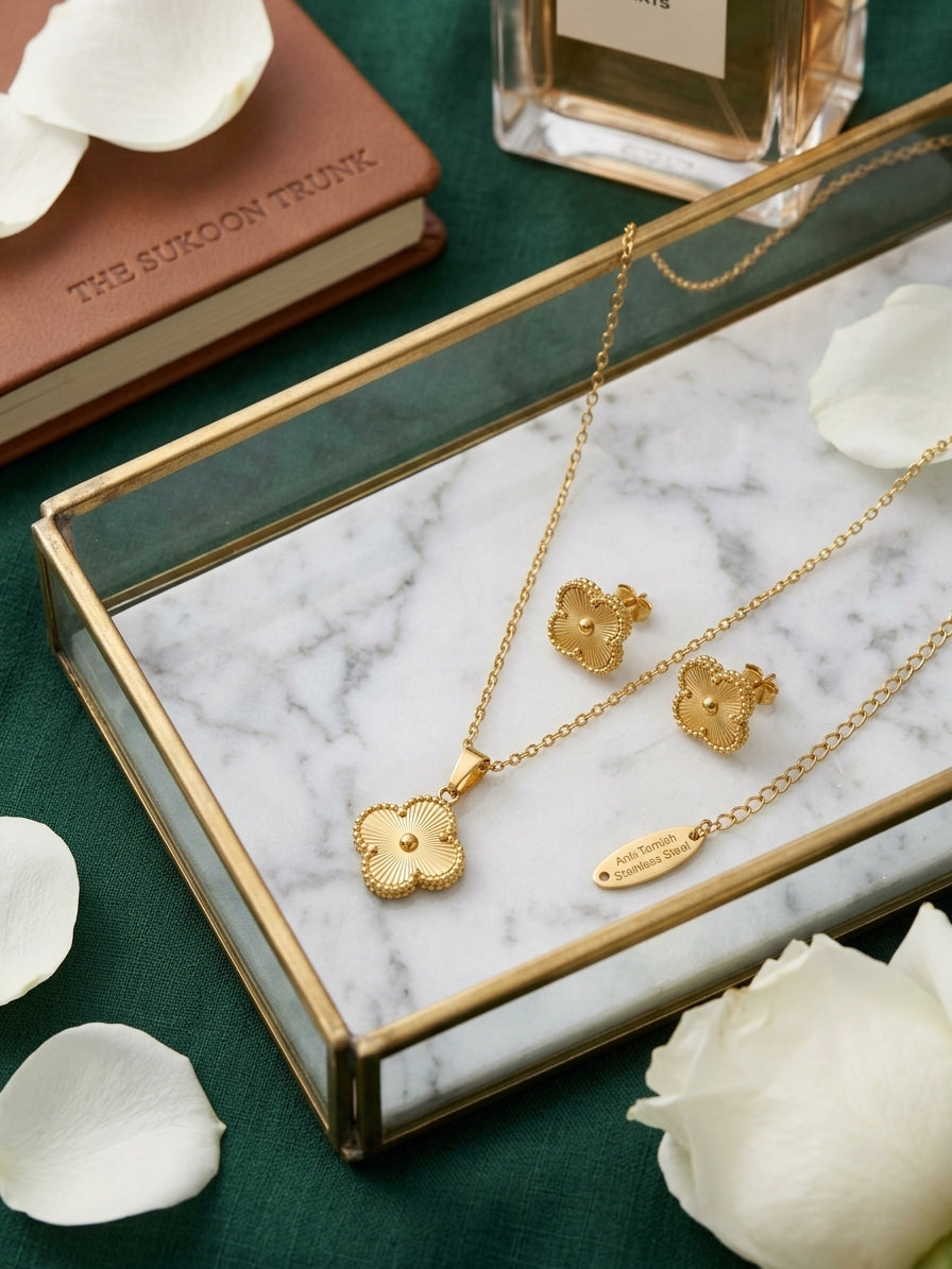 Noor Clover Pendant & Stud Set